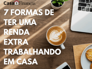 Mesa com notebook, café e celular sob luz natural, representando trabalho remoto e renda extra trabalhando em casa com conforto e produtividade.